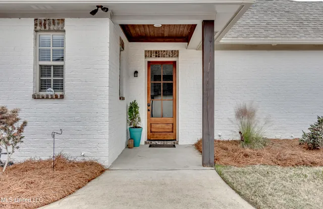 $690,000 | 308 East Lake Drive, Madison, MS 39110