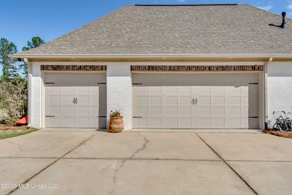 $690,000 | 308 East Lake Drive, Madison, MS 39110