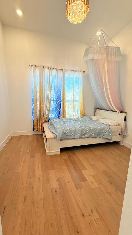 20721 Dustin Lane Pflugerville, TX 78660 - Photo 17 of 27 Bedroom with light wood-style flooring and recessed lighting