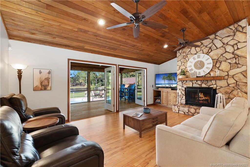 10943 Southwest Hawkview Circle Stuart, FL 34997 - Photo 14 of 47 Gallery Image 14