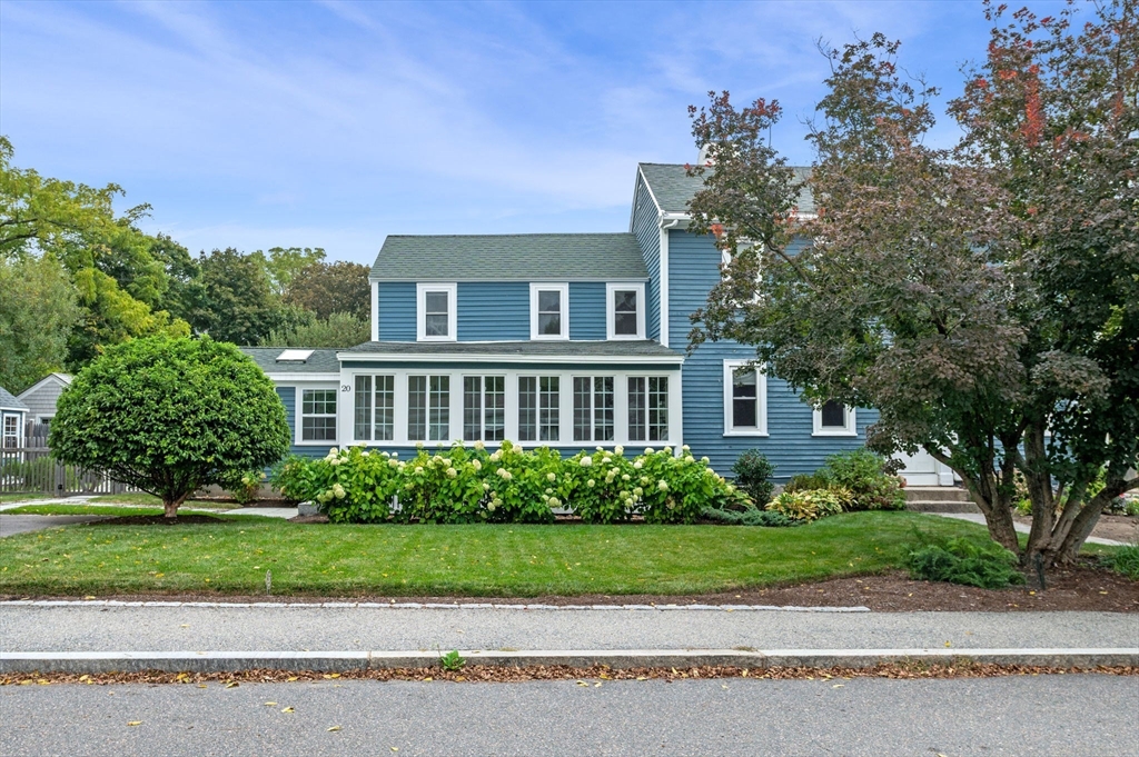 20 Summer Street, Unit 20 Ipswich, MA 01938 - Photo 2 of 42 a front view of a house with a garden