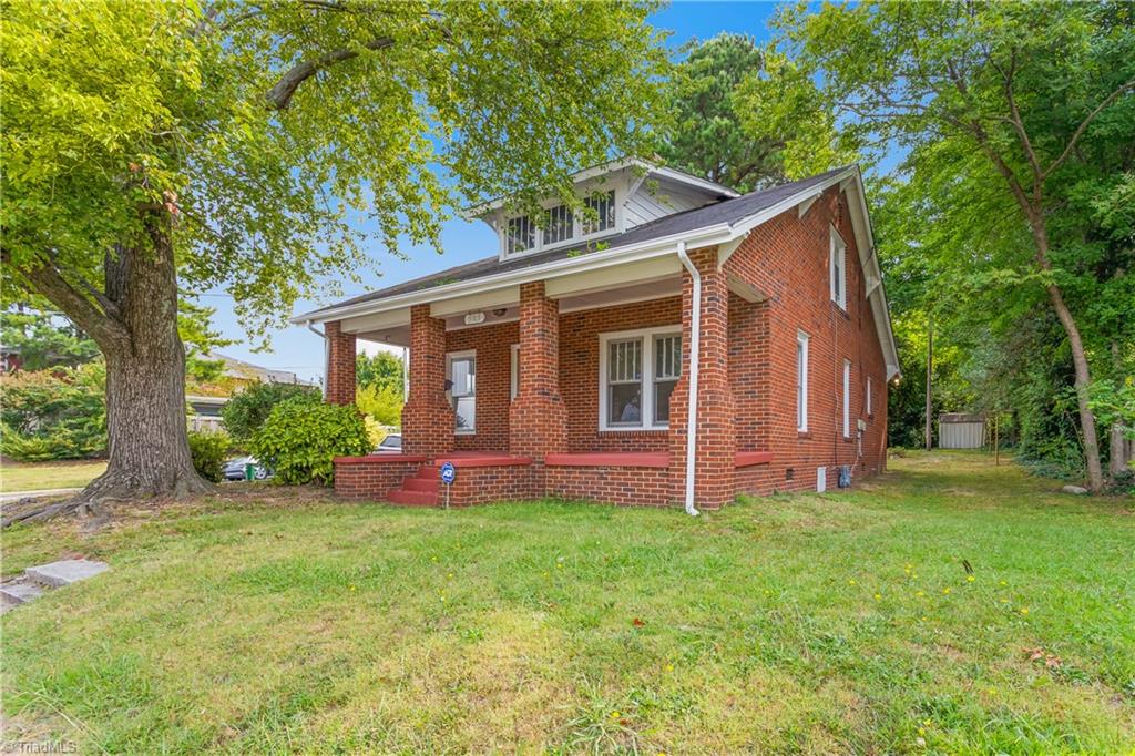 Welcome to 501 S Benbow! This brick home is located on a lovely corner lot and offer quick access to colleges, shopping and downtown!