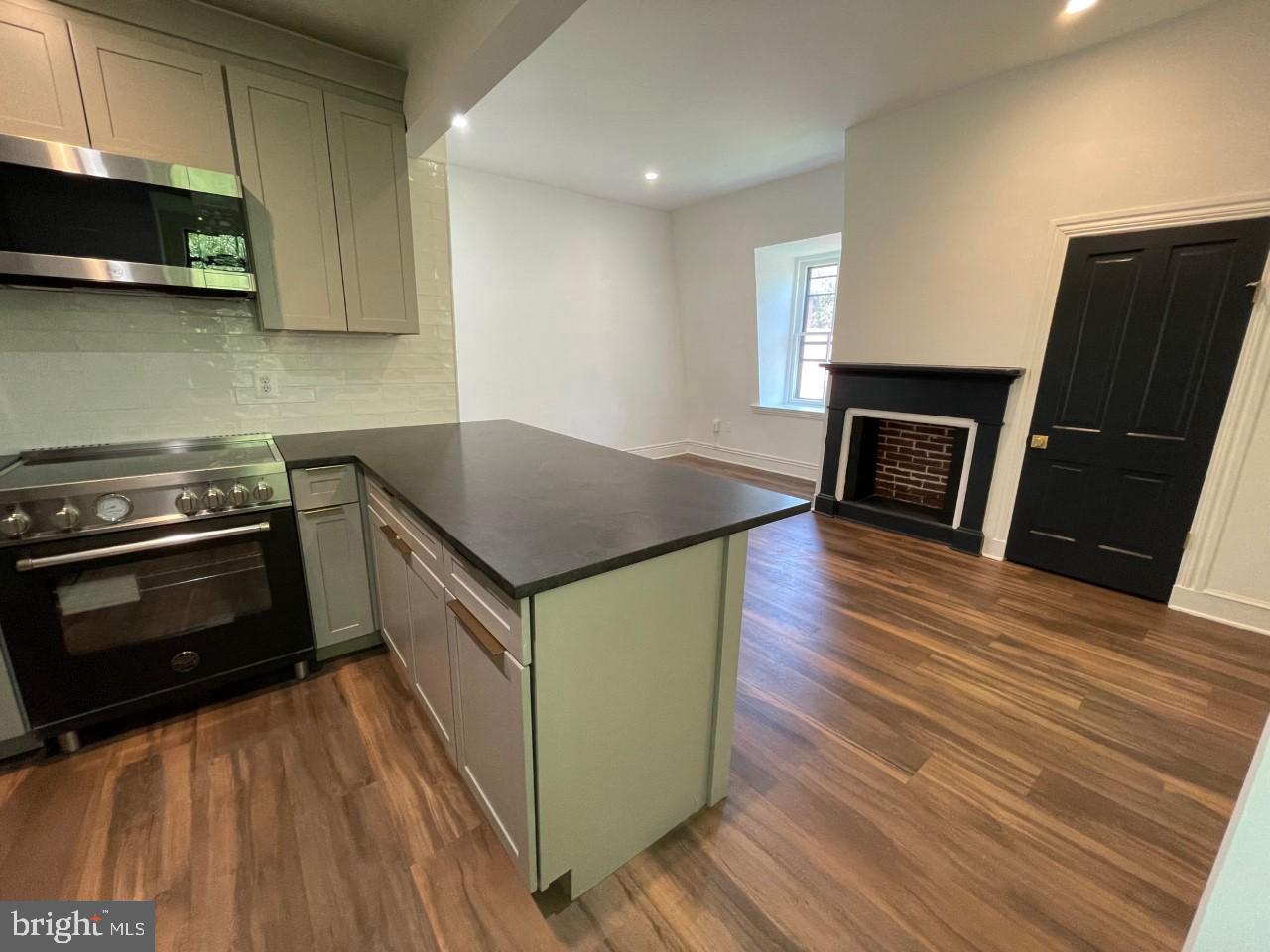 191 Prince George Street, Unit E Annapolis, MD 21401 - Photo 3 of 9 Completely re-done
