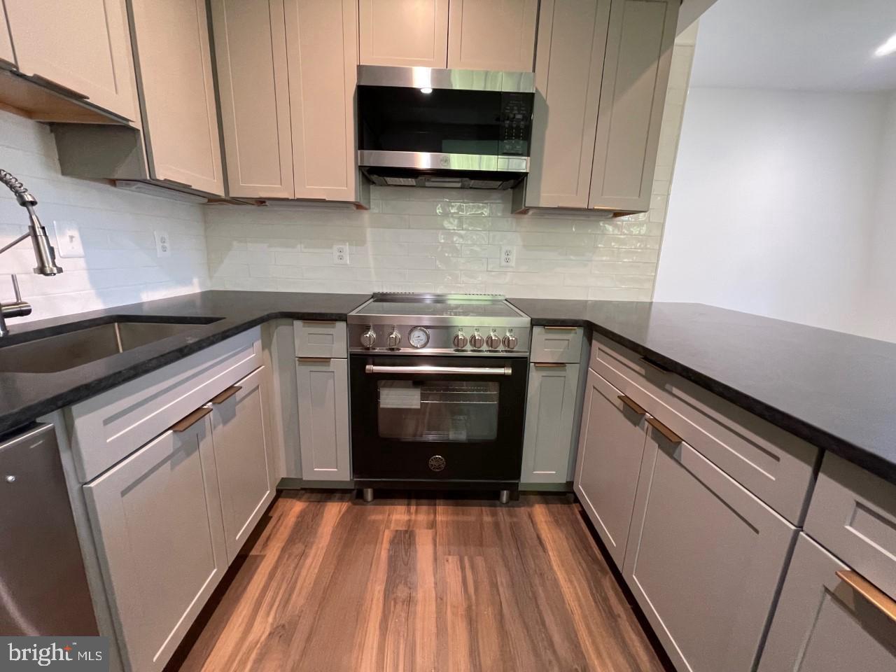 191 Prince George Street, Unit E Annapolis, MD 21401 - Photo 4 of 9 Top of line appliances