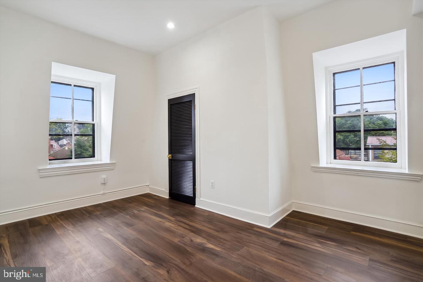 191 Prince George Street, Unit E Annapolis, MD 21401 - Photo 5 of 9 Tall ceilings & natural light