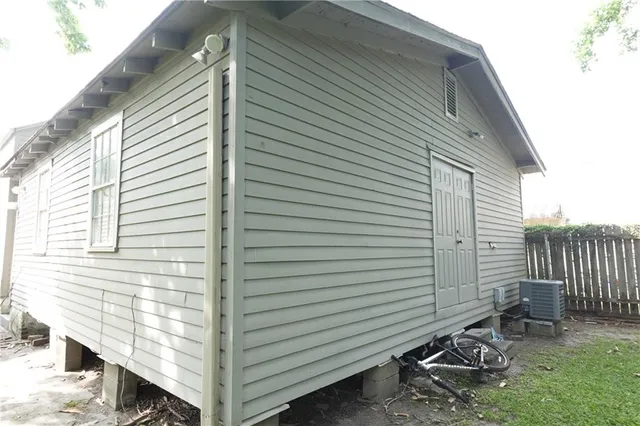 $1,300 | 1225 Burdette Street, Unit 1225, New Orleans, LA 70118