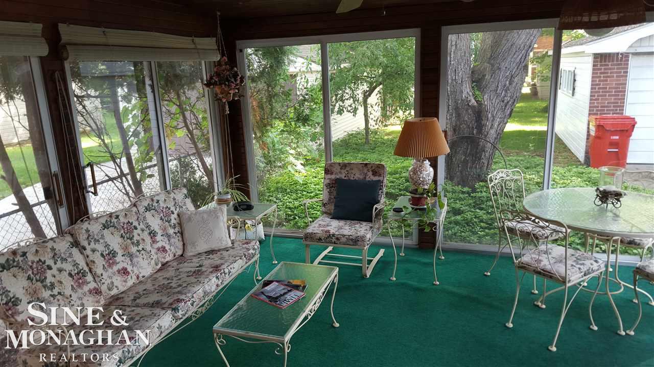 1960 Prestwick Road Grosse Pointe Woods, MI 48236 - Photo 6 of 13
