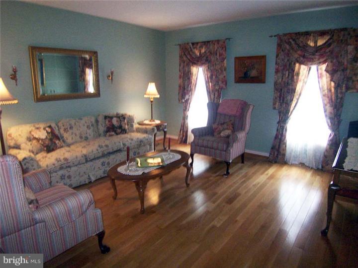 311 Sidley Road Malvern, PA 19355 - Photo 8 of 25 Living Room