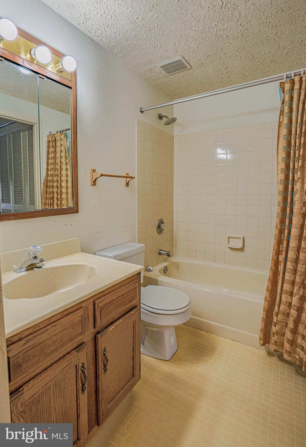 1518 Woodcrest Drive Reston, VA 20194 - Photo 13 of 29