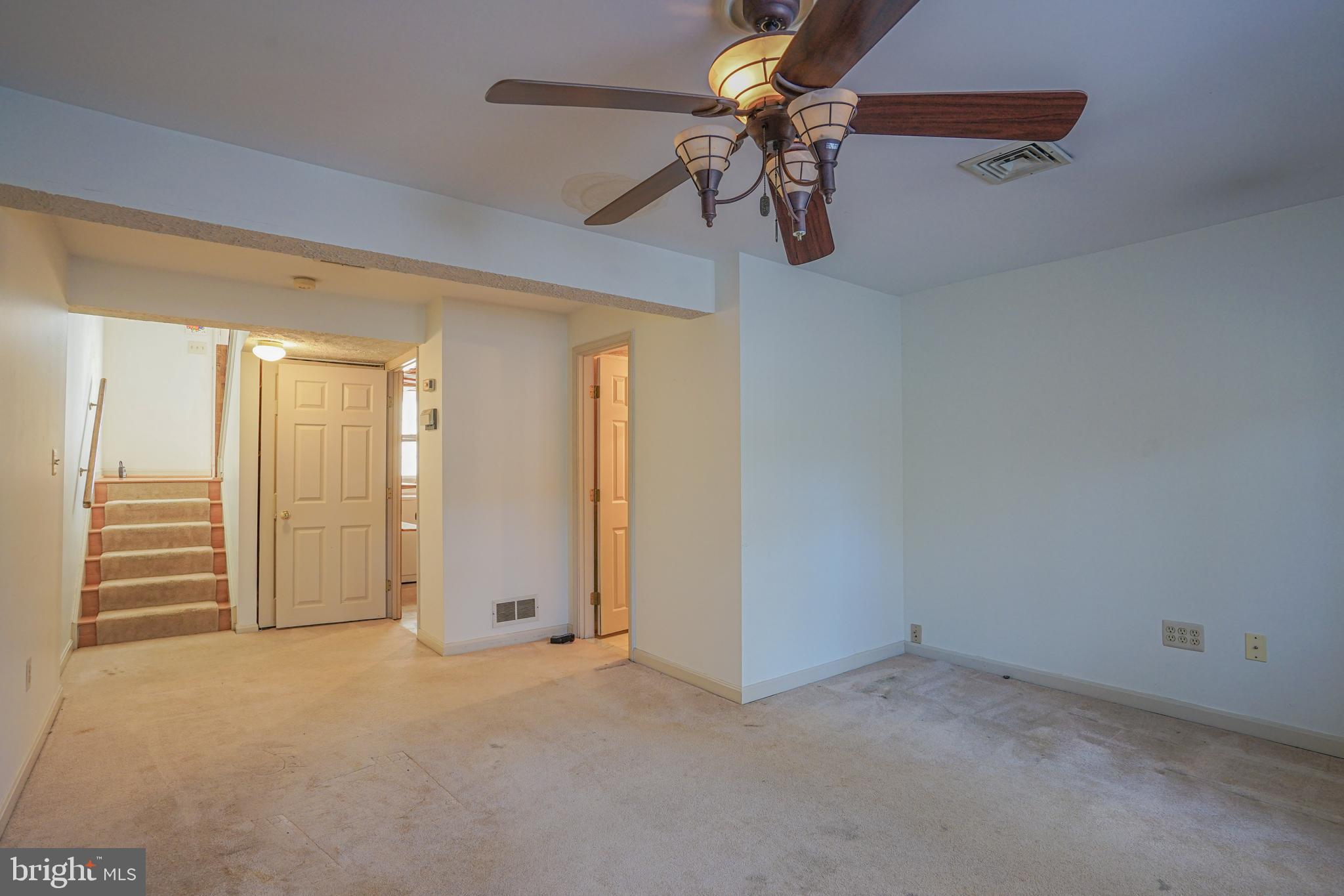 1518 Woodcrest Drive Reston, VA 20194 - Photo 25 of 29
