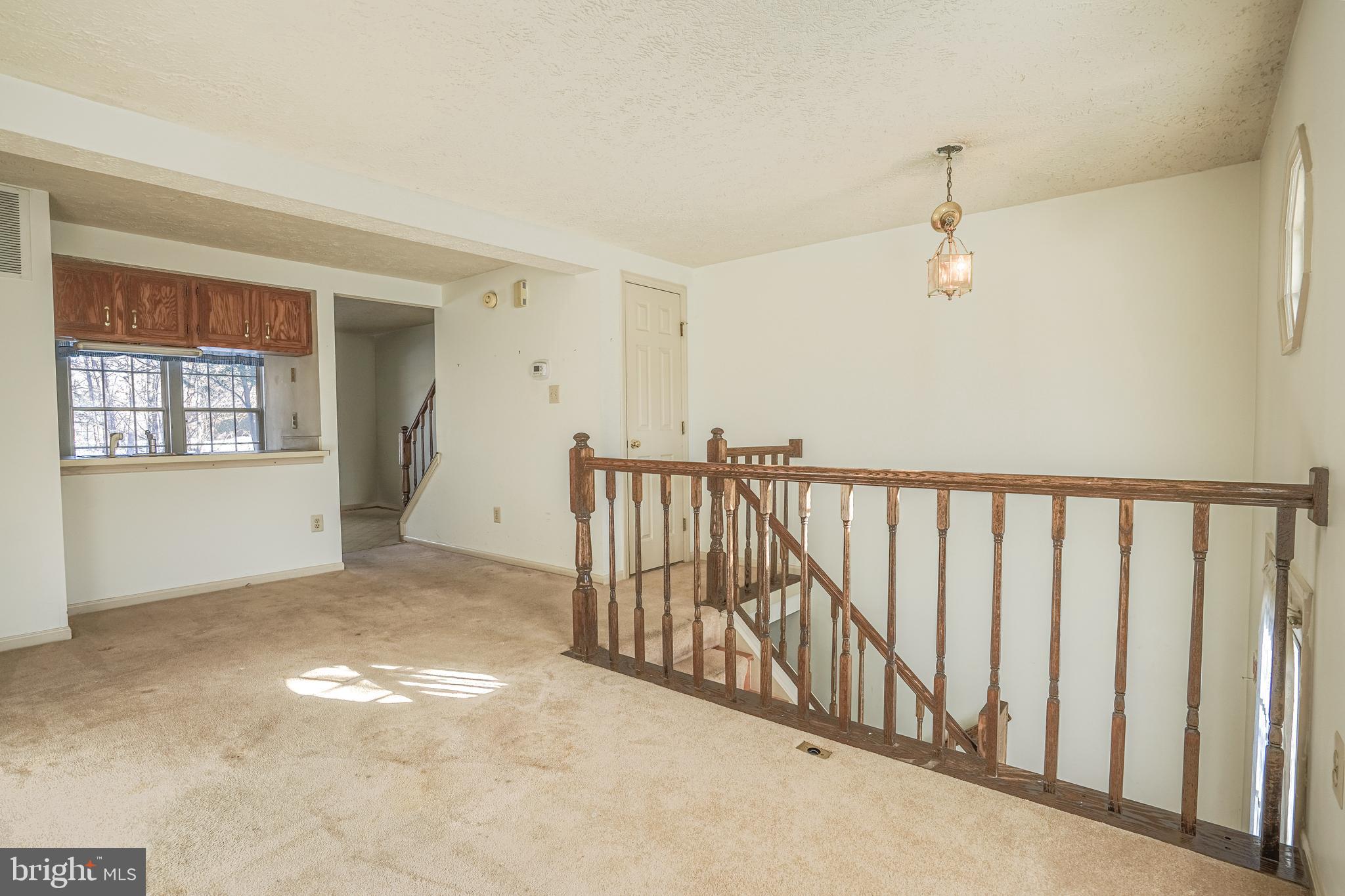 1518 Woodcrest Drive Reston, VA 20194 - Photo 4 of 29