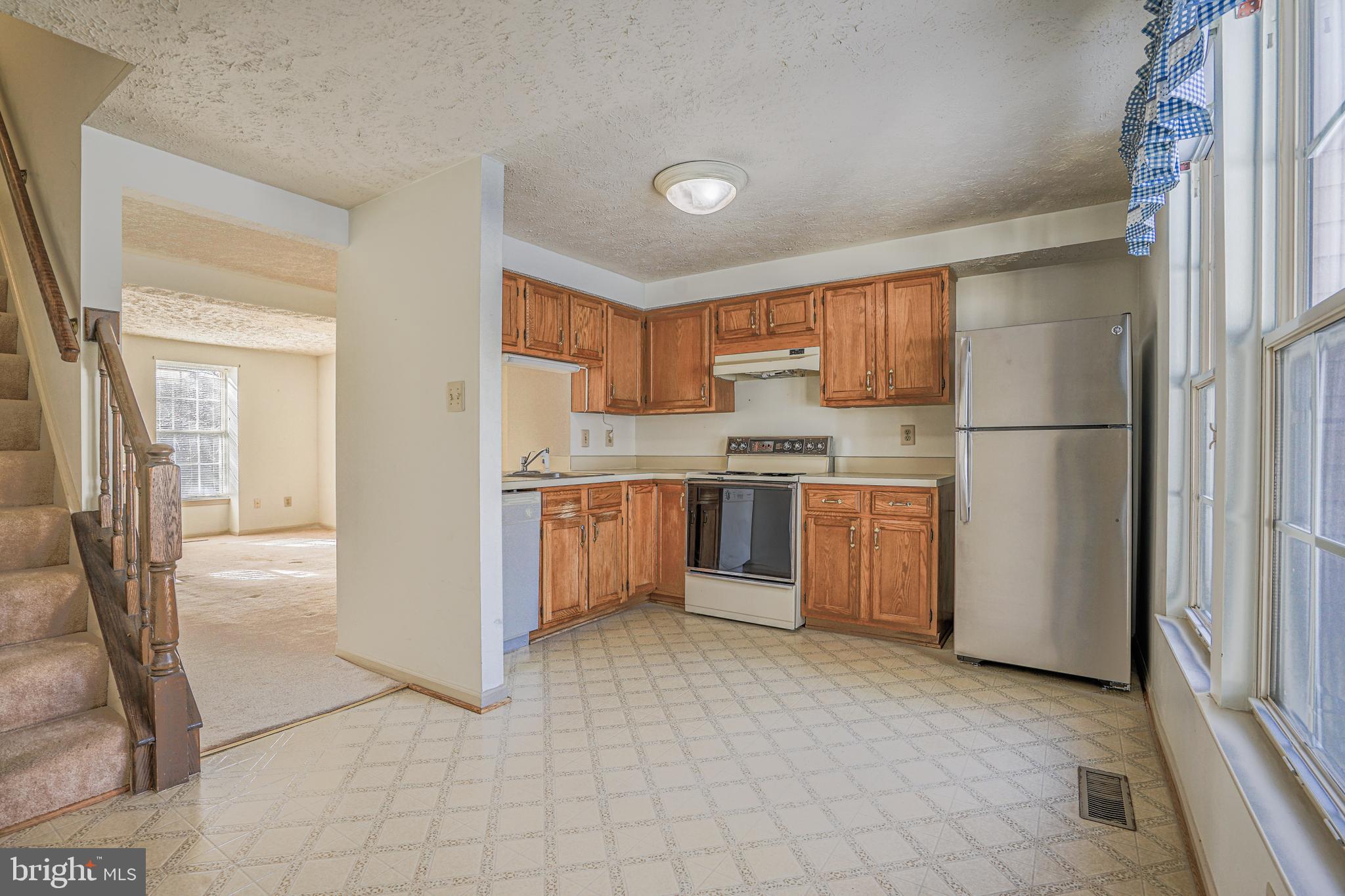 1518 Woodcrest Drive Reston, VA 20194 - Photo 8 of 29