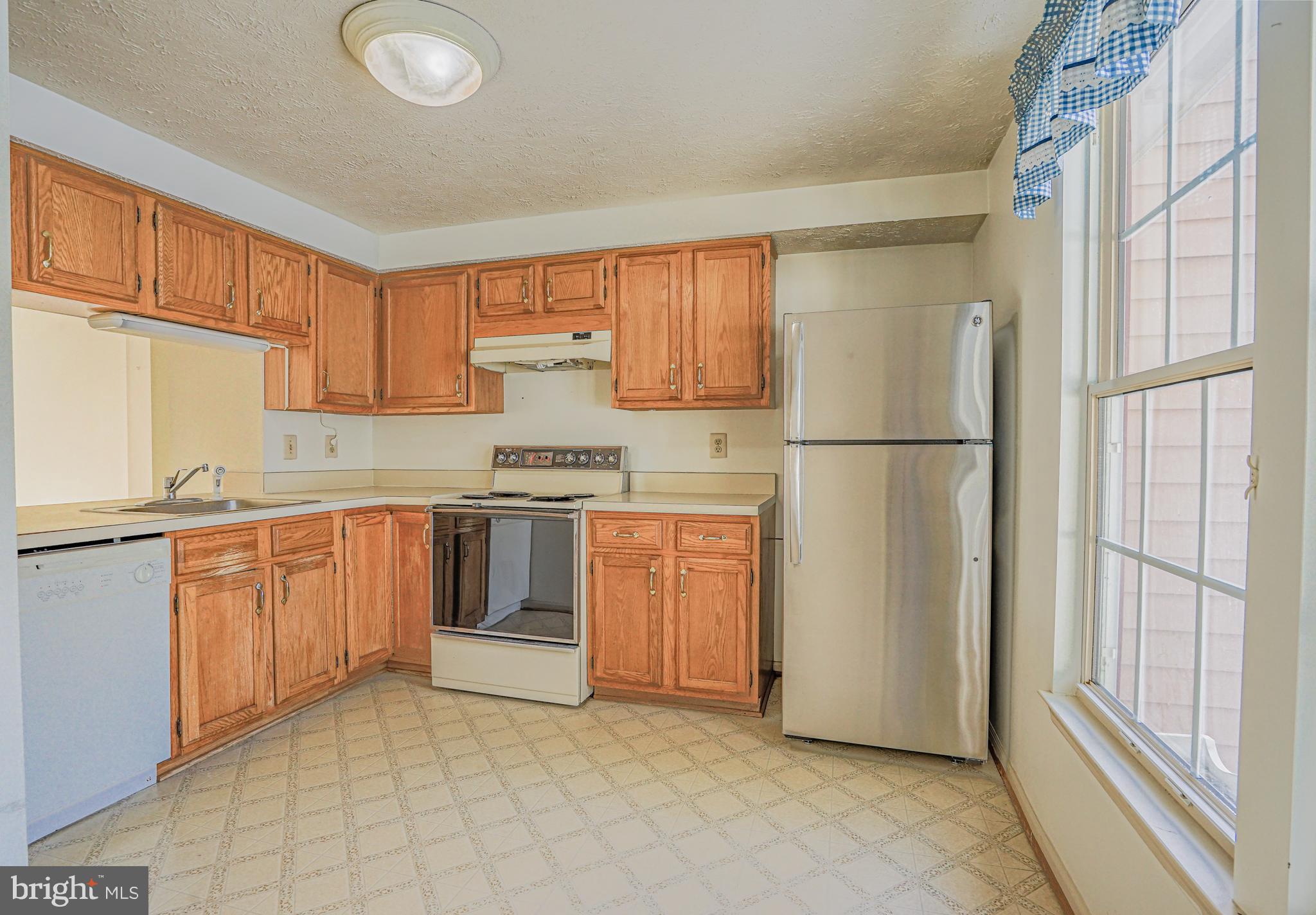 1518 Woodcrest Drive Reston, VA 20194 - Photo 10 of 29
