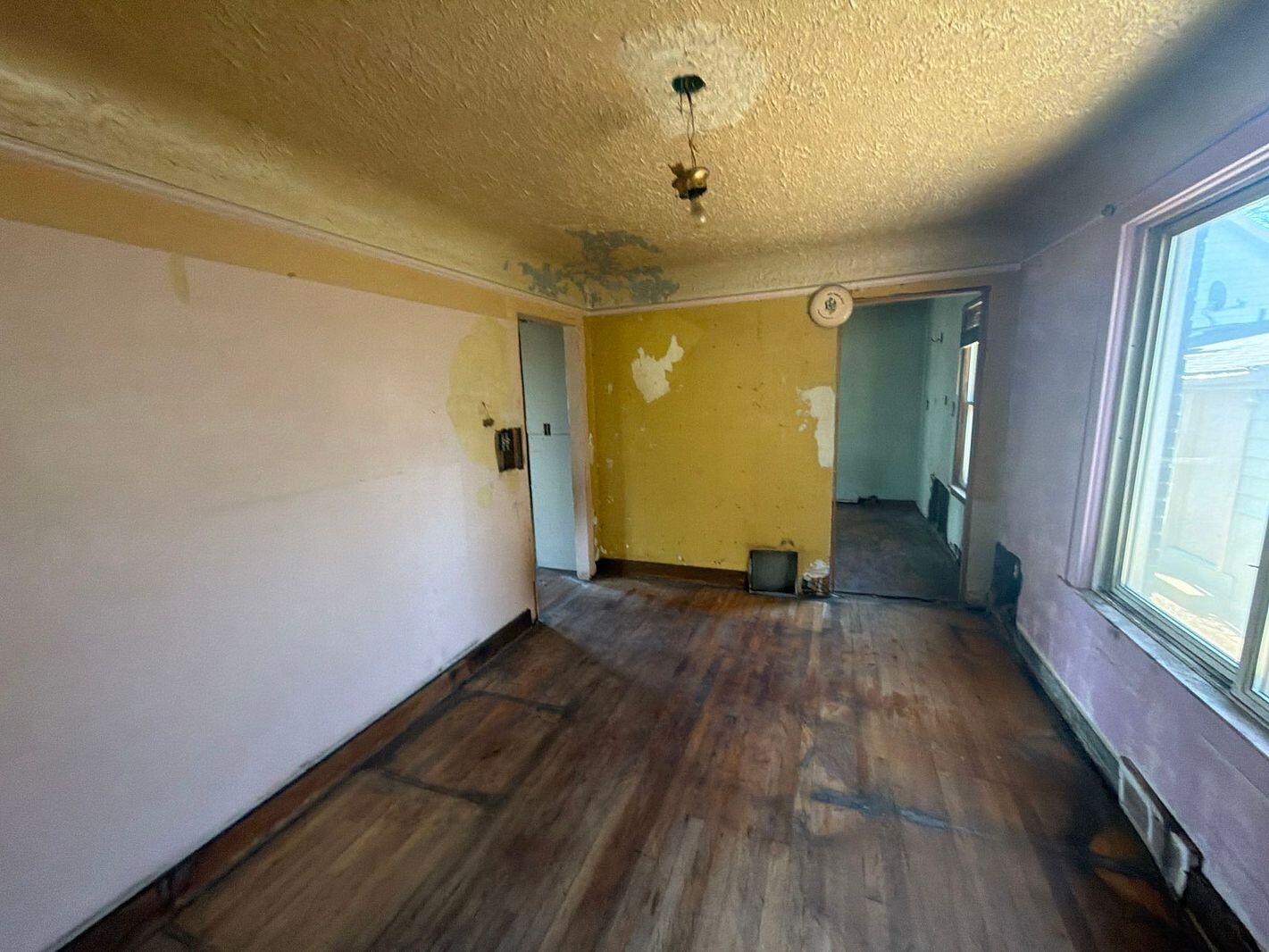 389 Genessee Street River Rouge, MI 48218 - Photo 12 of 35 11