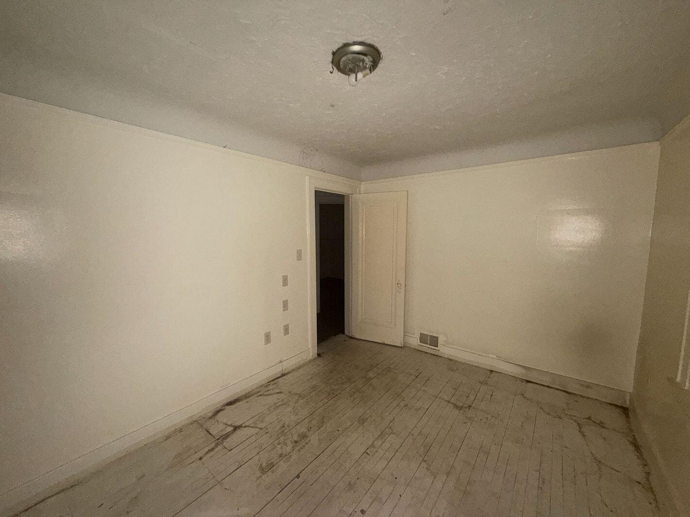 389 Genessee Street River Rouge, MI 48218 - Photo 14 of 35 13