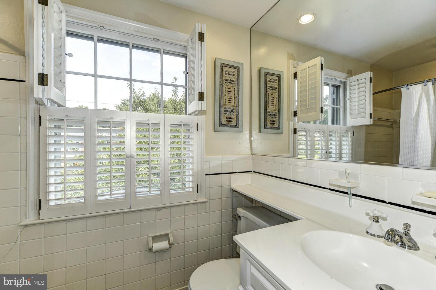 8043 Glendale Road Chevy Chase, MD 20815 - Photo 15 of 24 Bath