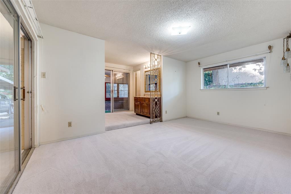 3511 Rio Grande Circle Dallas, TX 75233 - Photo 8 of 15 an empty room with closet and mirror