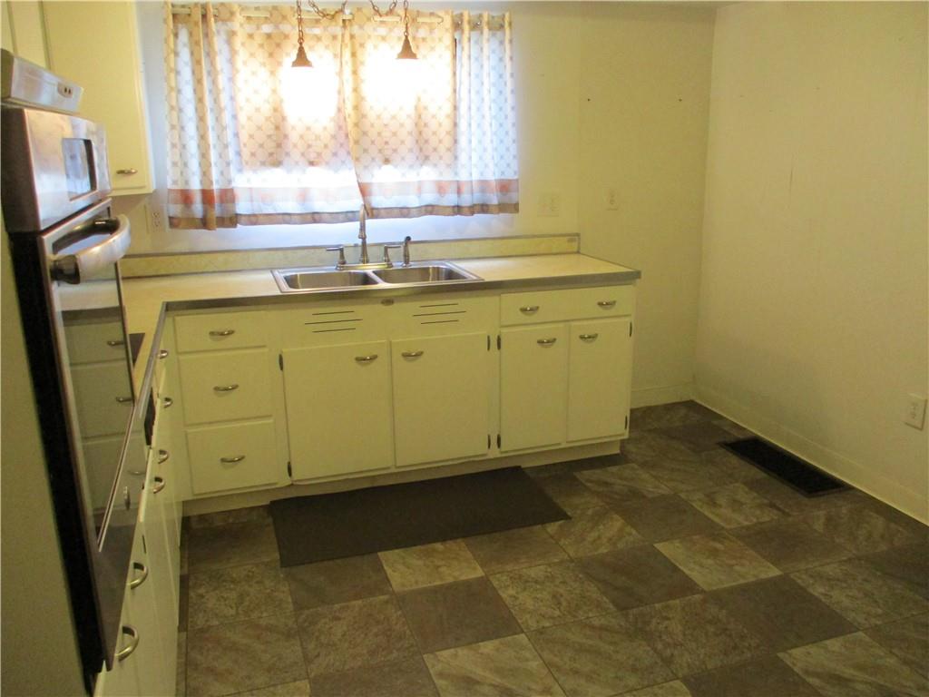 562 Jefferson Street Rochester, PA 15074 - Photo 7 of 33 Gallery Image 7