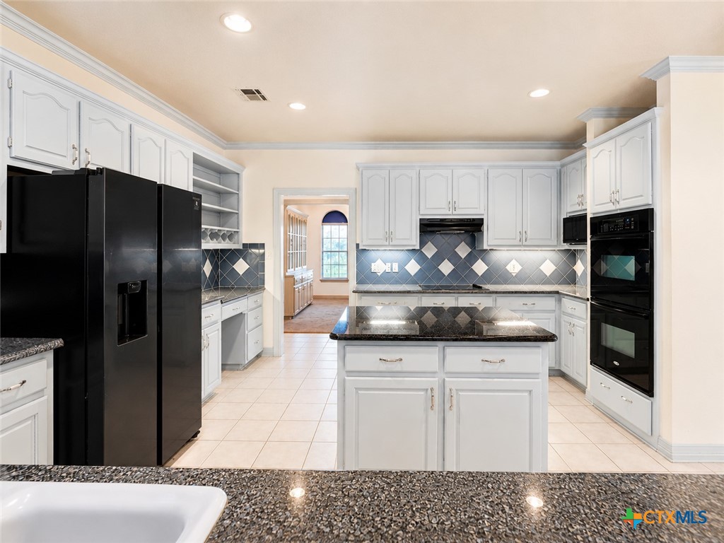2450 West Amity Road Belton, TX 76513 - Photo 6 of 33 Ample counter and cabinet space with large center Island.