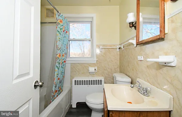 a view of utility room