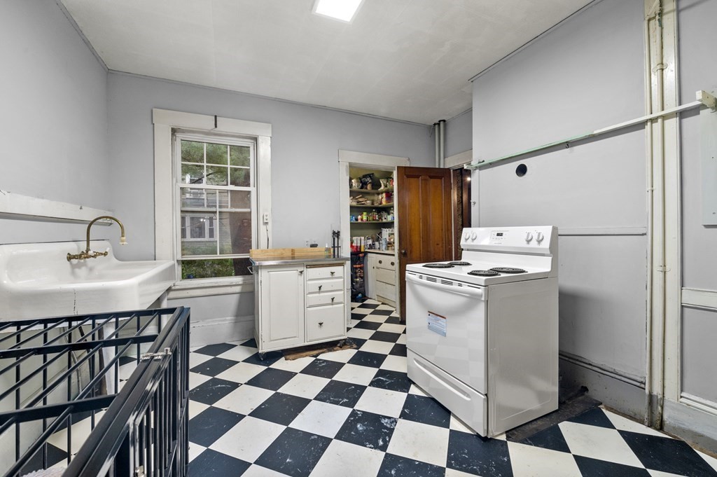 562 Riverside Avenue Medford, MA 02155 - Photo 20 of 38 Gallery Image 20