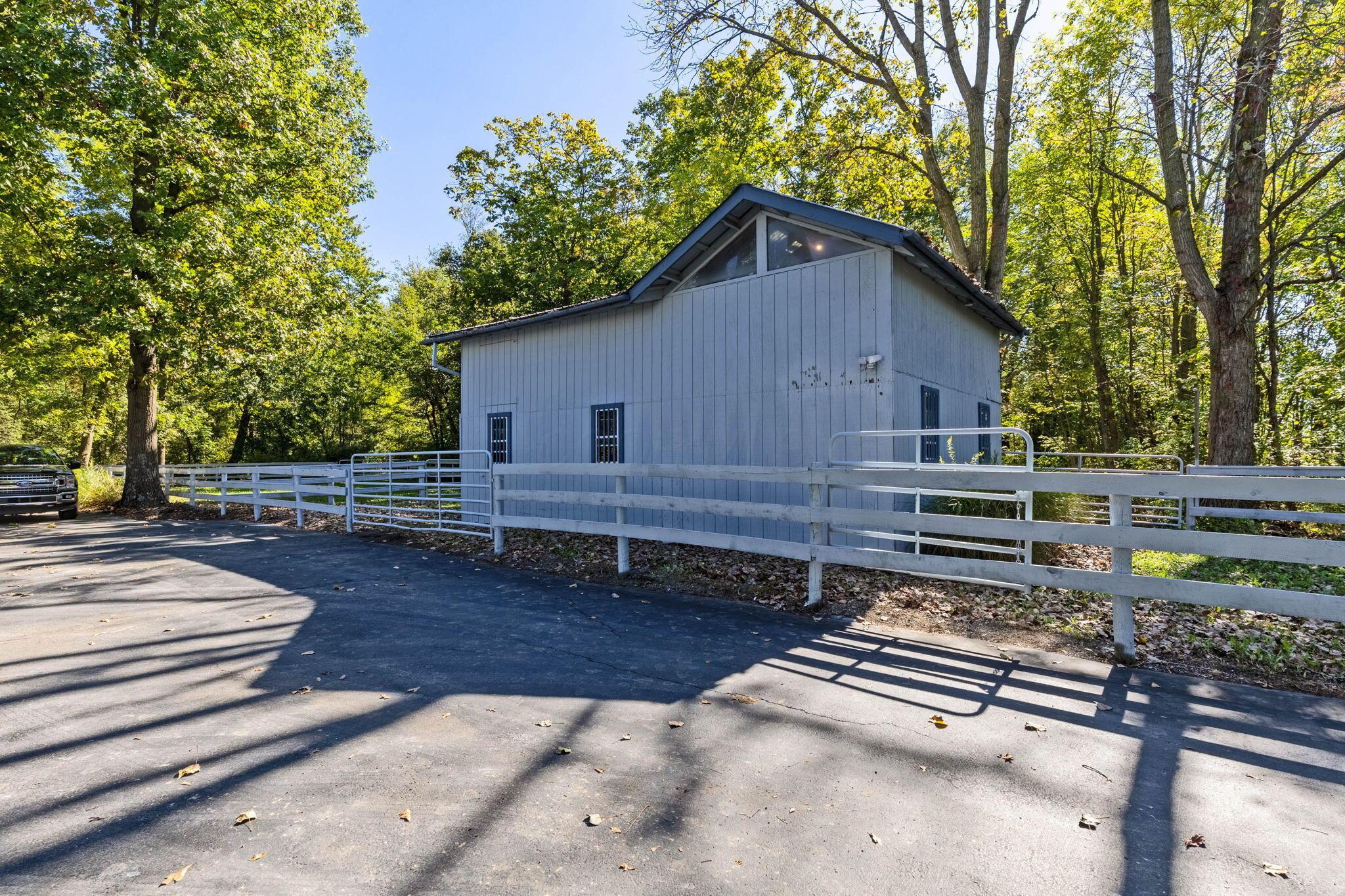 5830 Houchard Road Dublin, OH 43016 - Photo 45 of 57 4-Stall Horse Barn