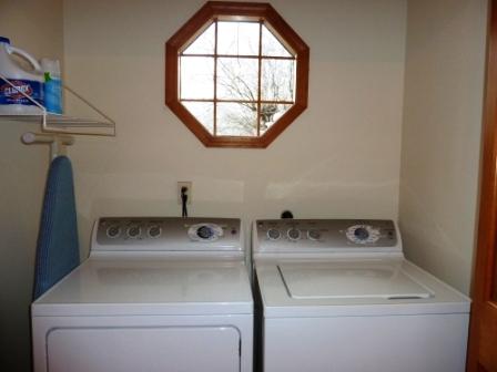 2618 Miller Road Geneva, IL 60134 - Photo 6 of 16 a utility room with dryer and washer
