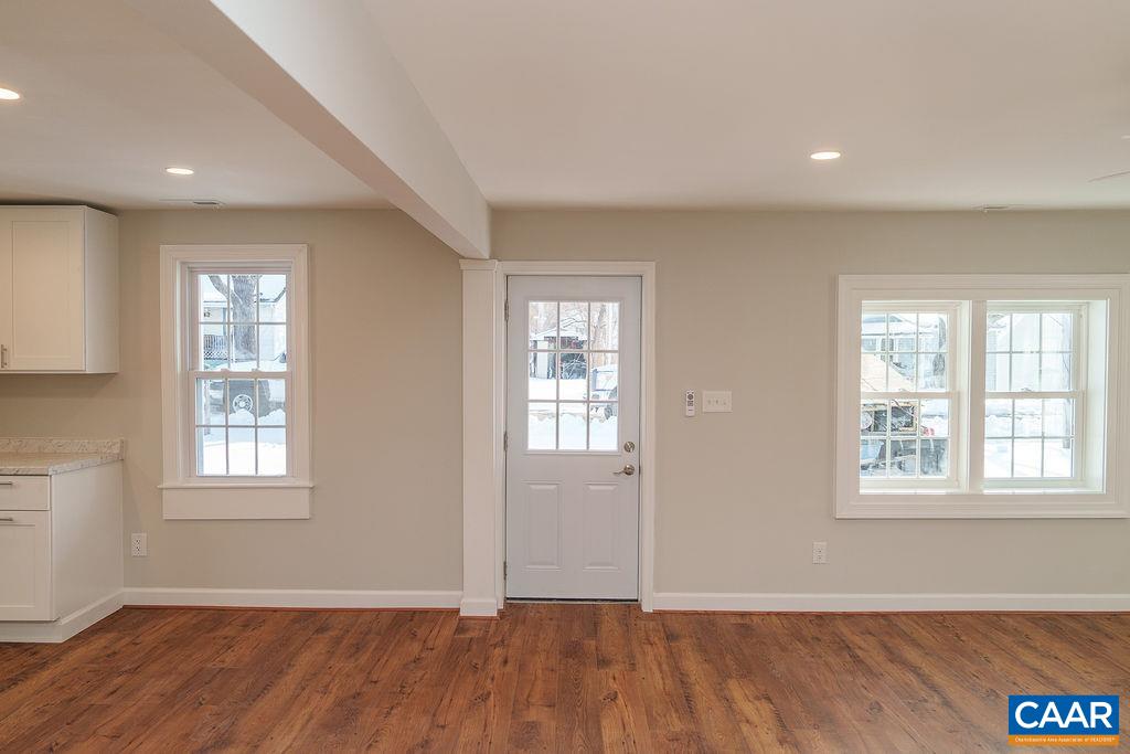 1433 Harding Avenue Waynesboro, VA 22980 - Photo 3 of 53