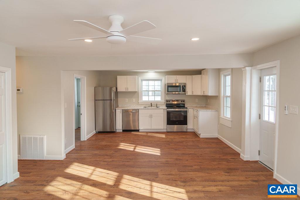 1433 Harding Avenue Waynesboro, VA 22980 - Photo 6 of 53