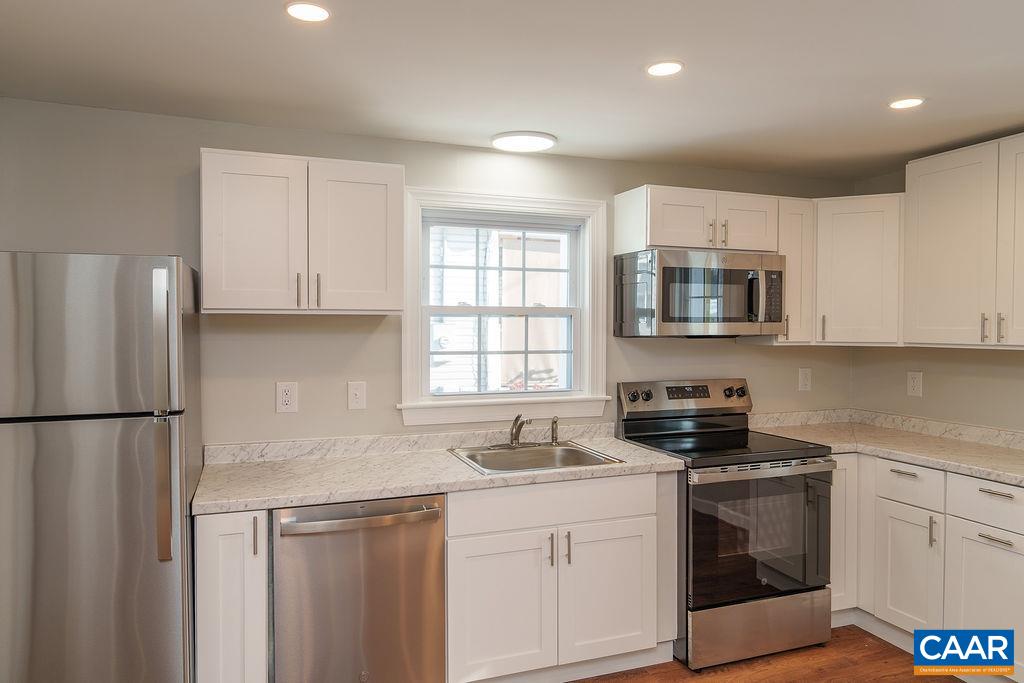 1433 Harding Avenue Waynesboro, VA 22980 - Photo 8 of 53