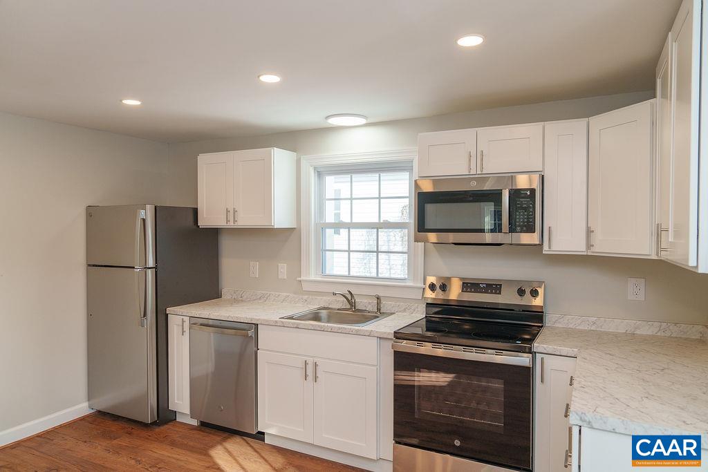 1433 Harding Avenue Waynesboro, VA 22980 - Photo 9 of 53