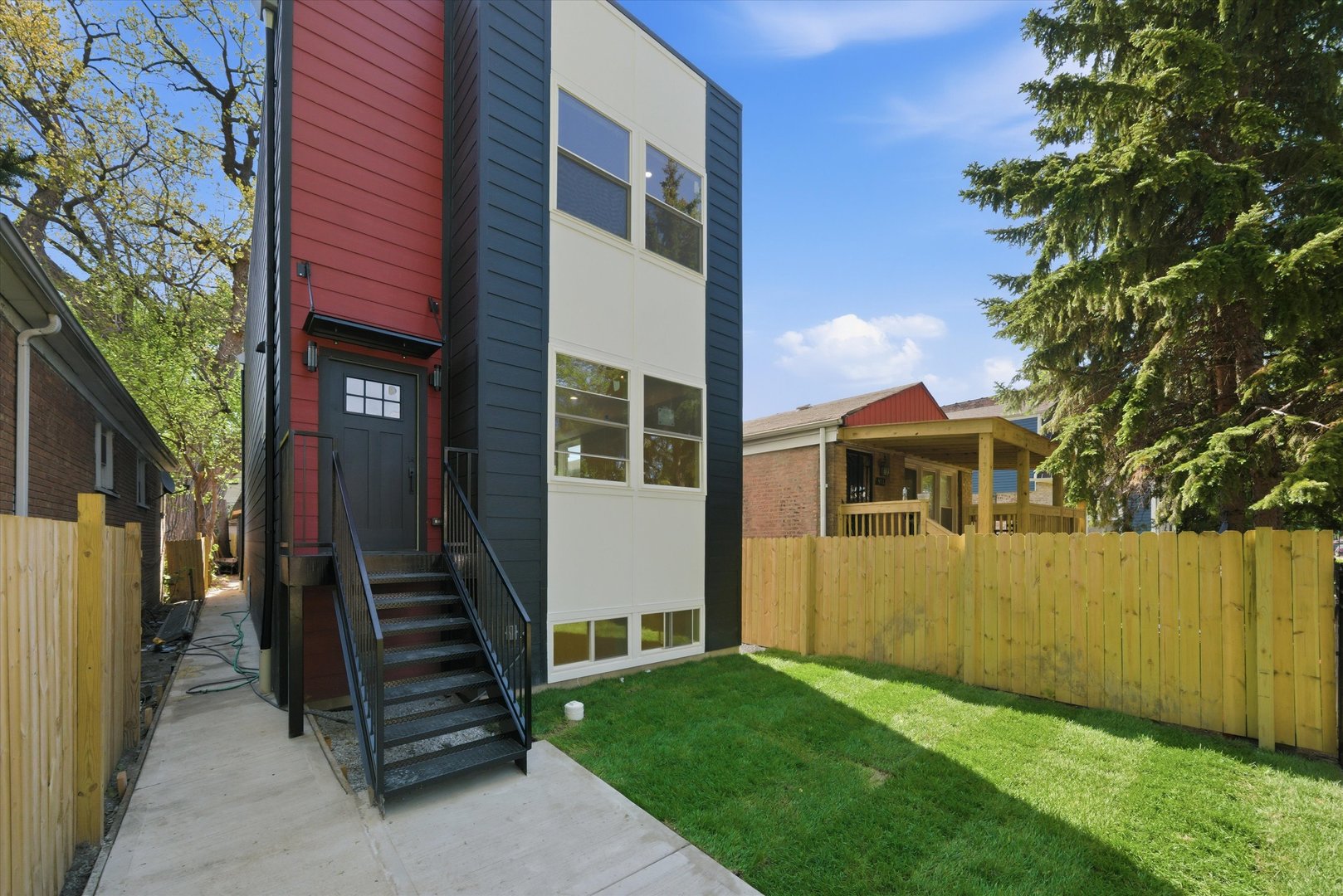 939 North Harding Avenue Chicago, IL 60651 - Photo 2 of 27