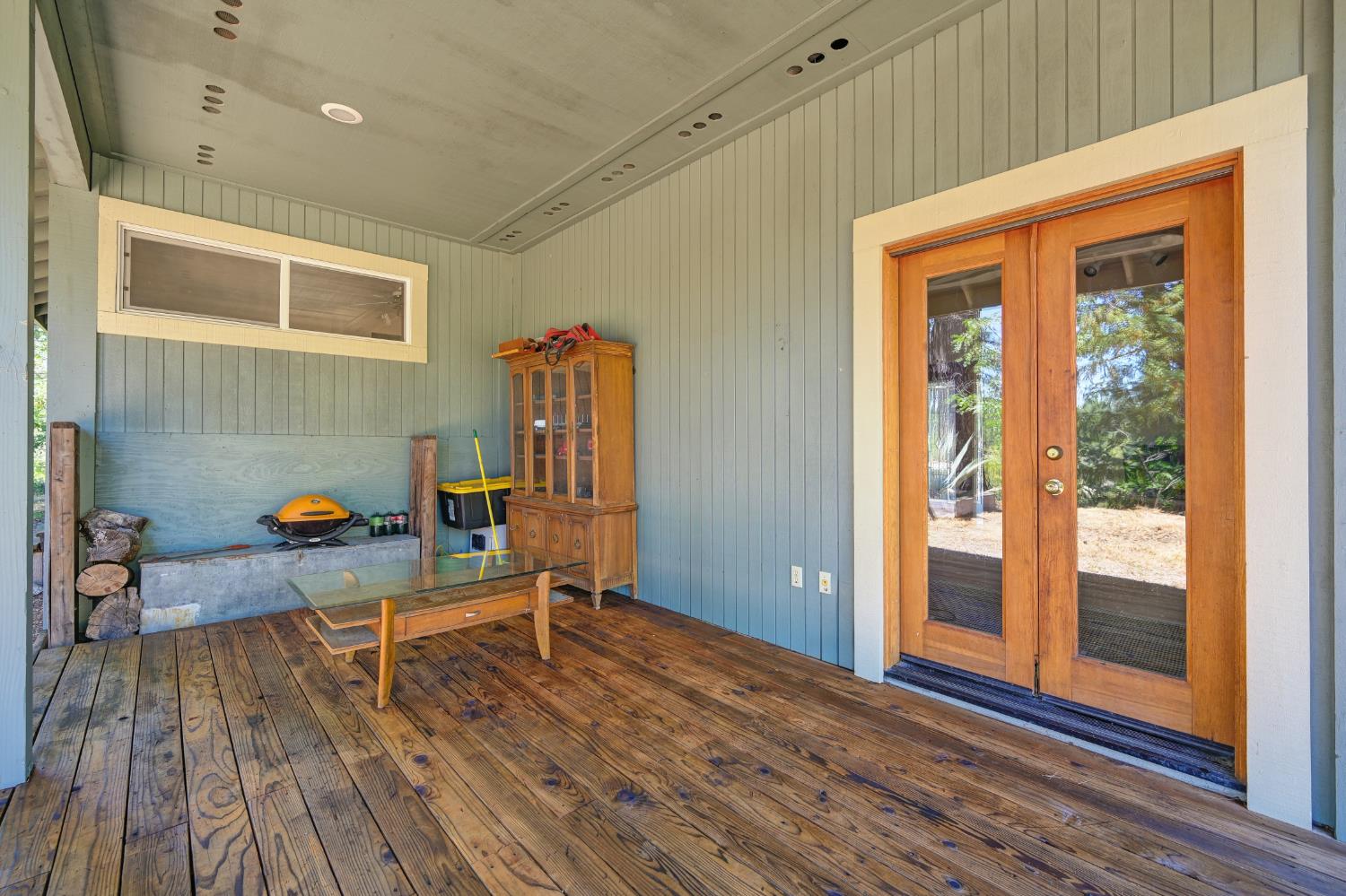 15310 Tyler Foote Road Nevada City, CA 95959 - Photo 33 of 63 a view of livingroom with furniture and wooden floor