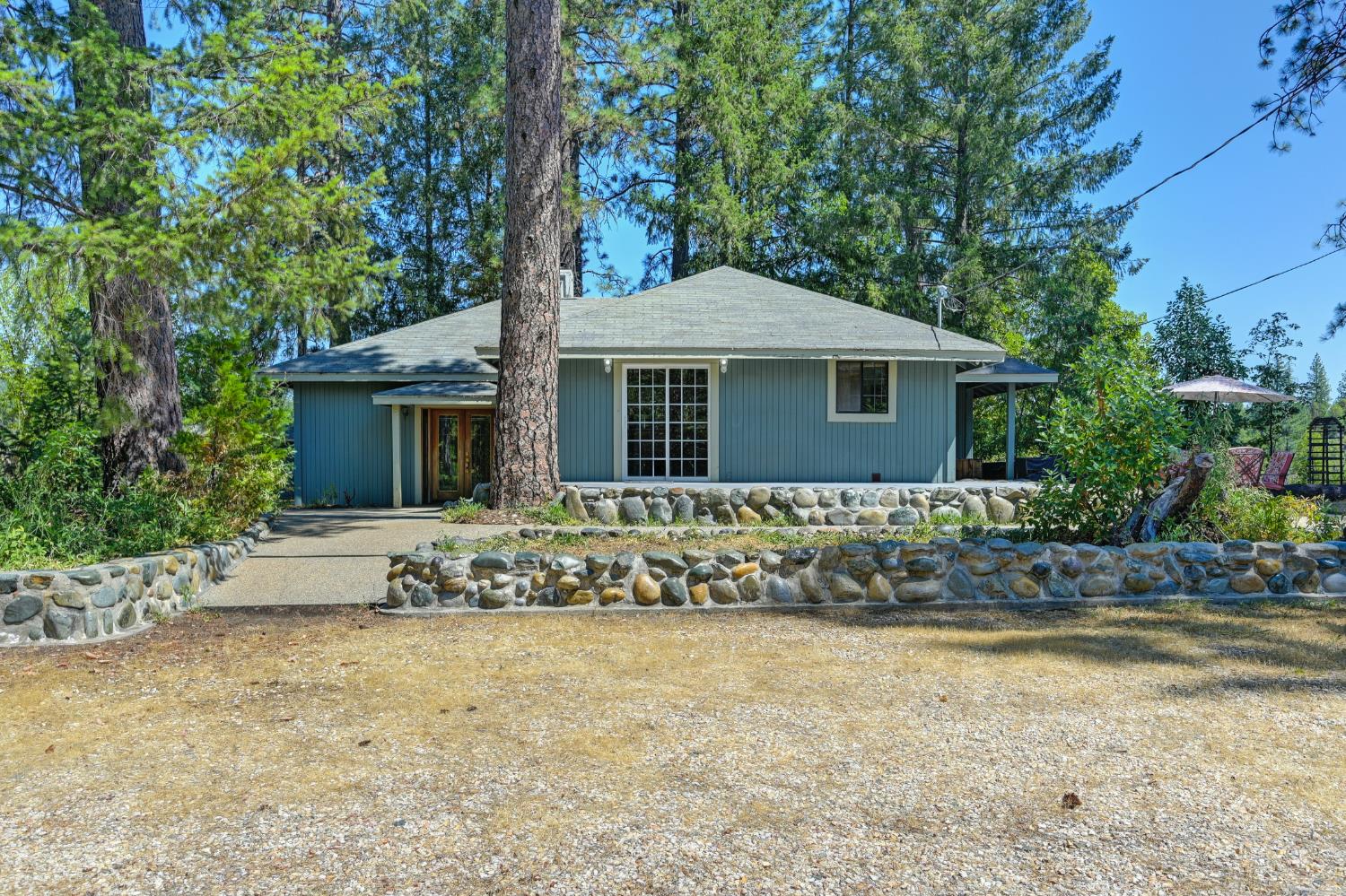 15310 Tyler Foote Road Nevada City, CA 95959 - Photo 6 of 63 a front view of a house with a garden
