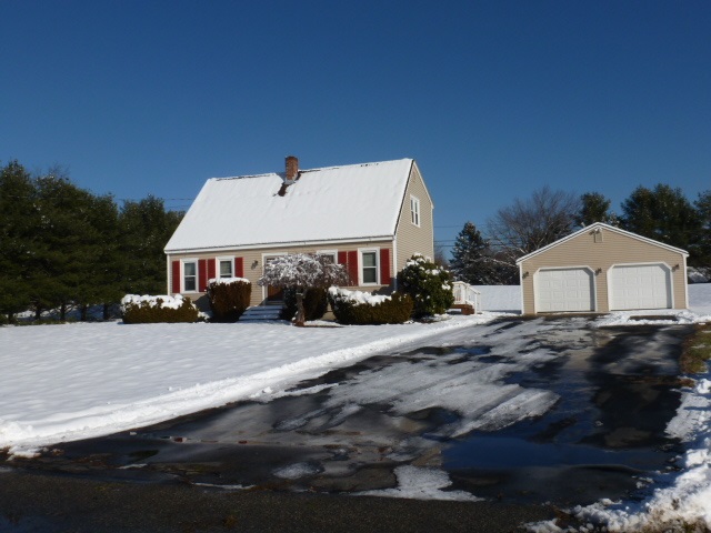 41 Holmgren Road Stratham, NH 03885 - Photo 1 of 35