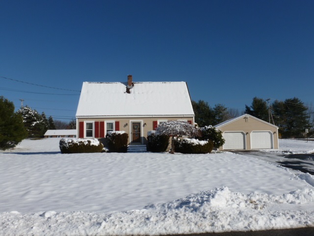 41 Holmgren Road Stratham, NH 03885 - Photo 2 of 35