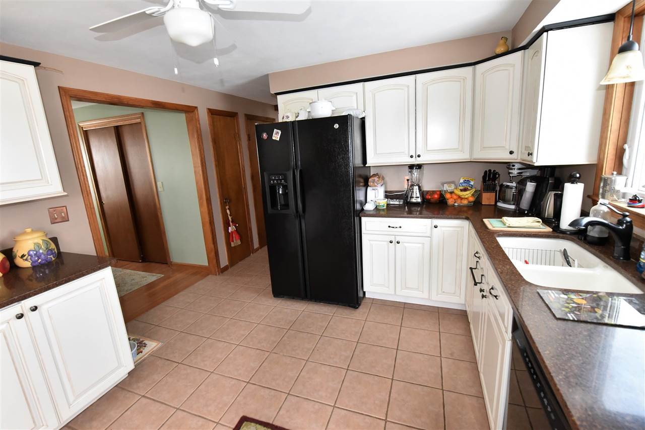 41 Holmgren Road Stratham, NH 03885 - Photo 3 of 35