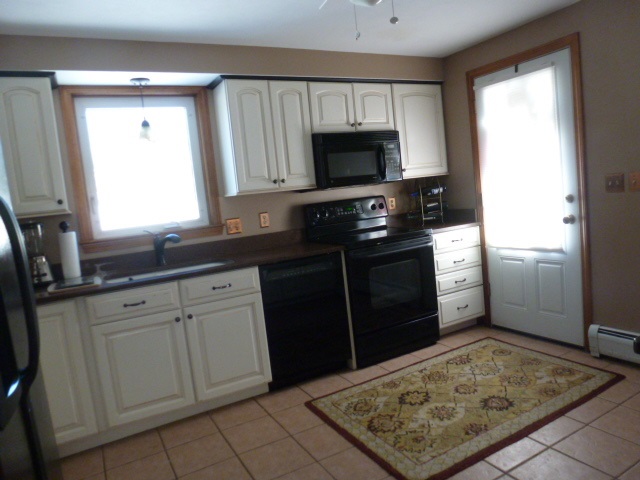 41 Holmgren Road Stratham, NH 03885 - Photo 4 of 35