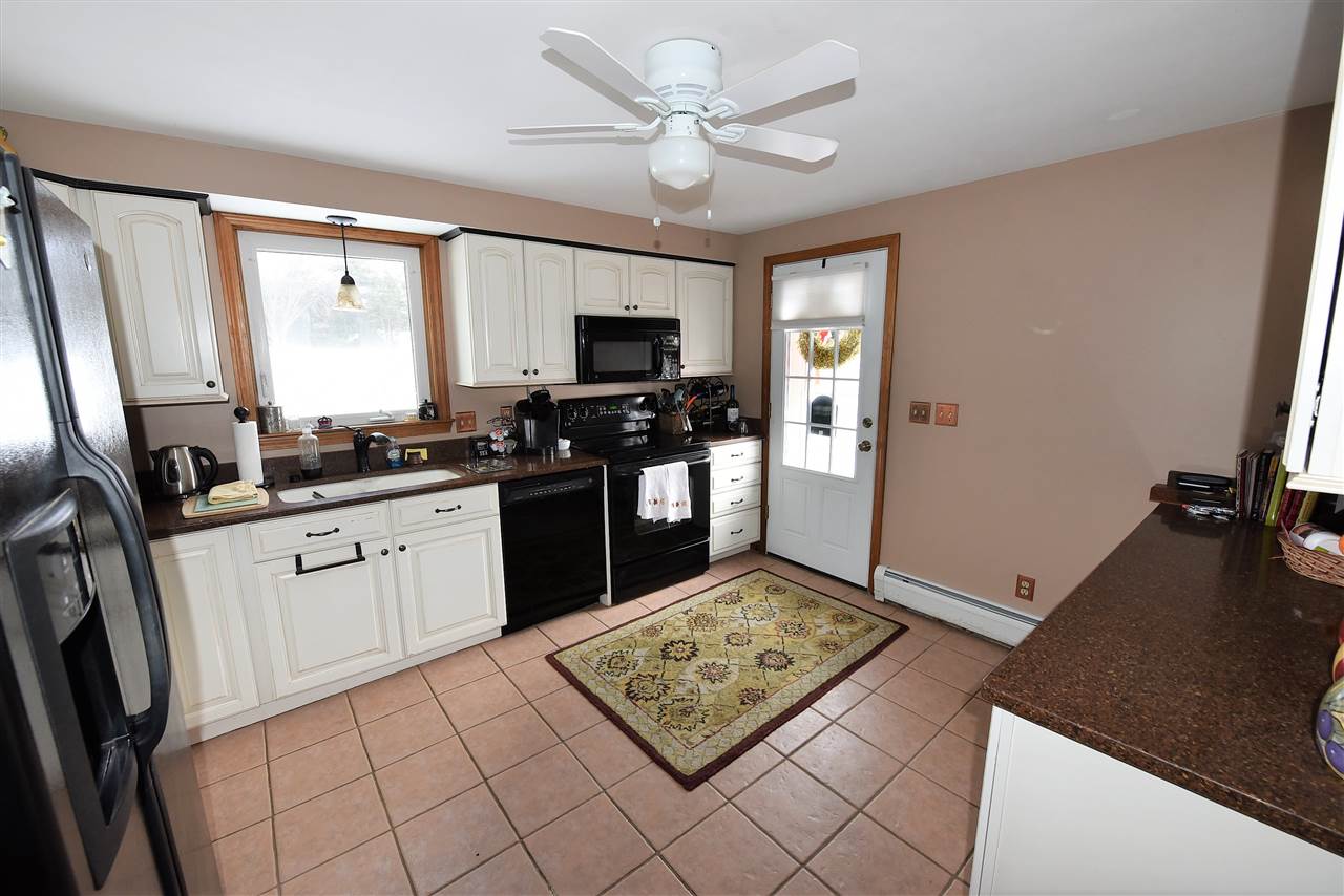 41 Holmgren Road Stratham, NH 03885 - Photo 6 of 35