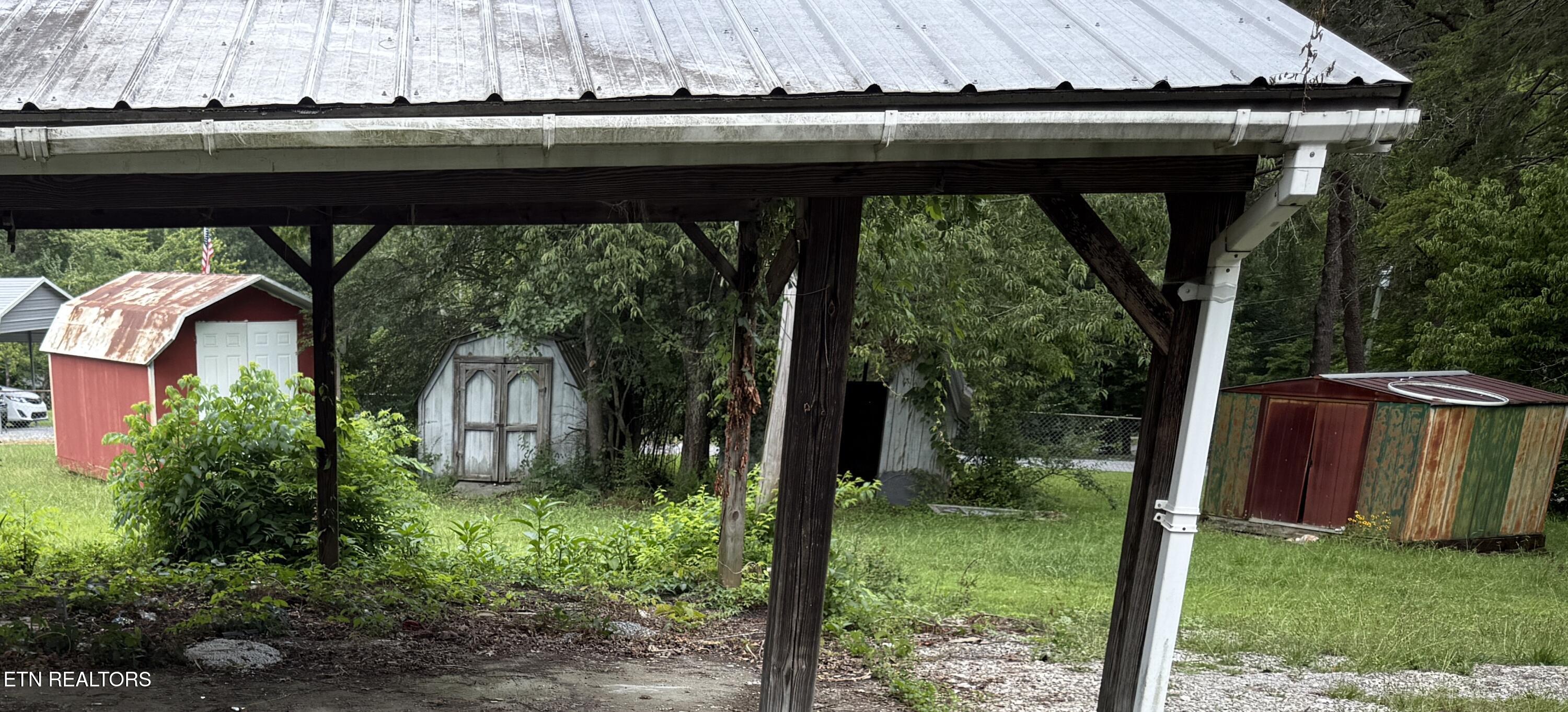 871 North Old Grey Ridge Road Friendsville, TN 37737 - Photo 6 of 19 IMG_3668