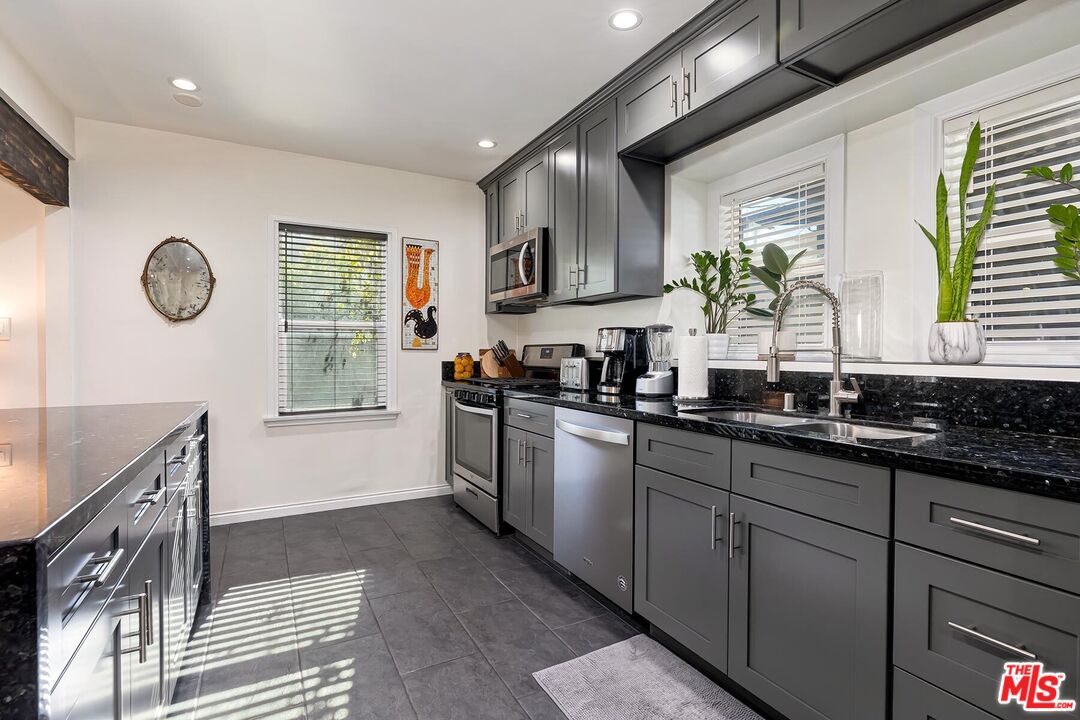 1621 Campus Road Los Angeles, CA 90041 - Photo 17 of 75