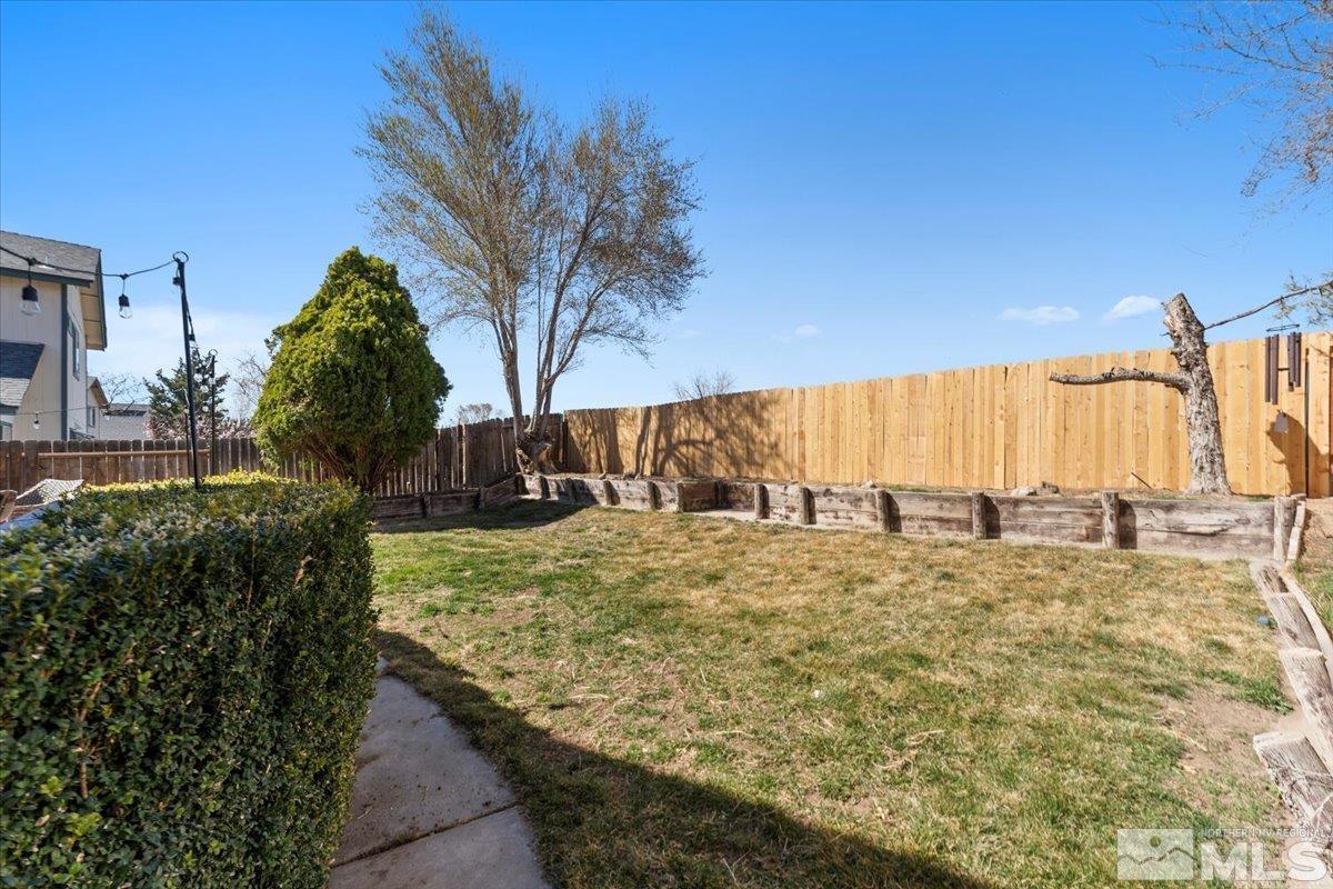 4435 Perro Lane Reno, NV 89502 - Photo 29 of 35 a view of a backyard of the house