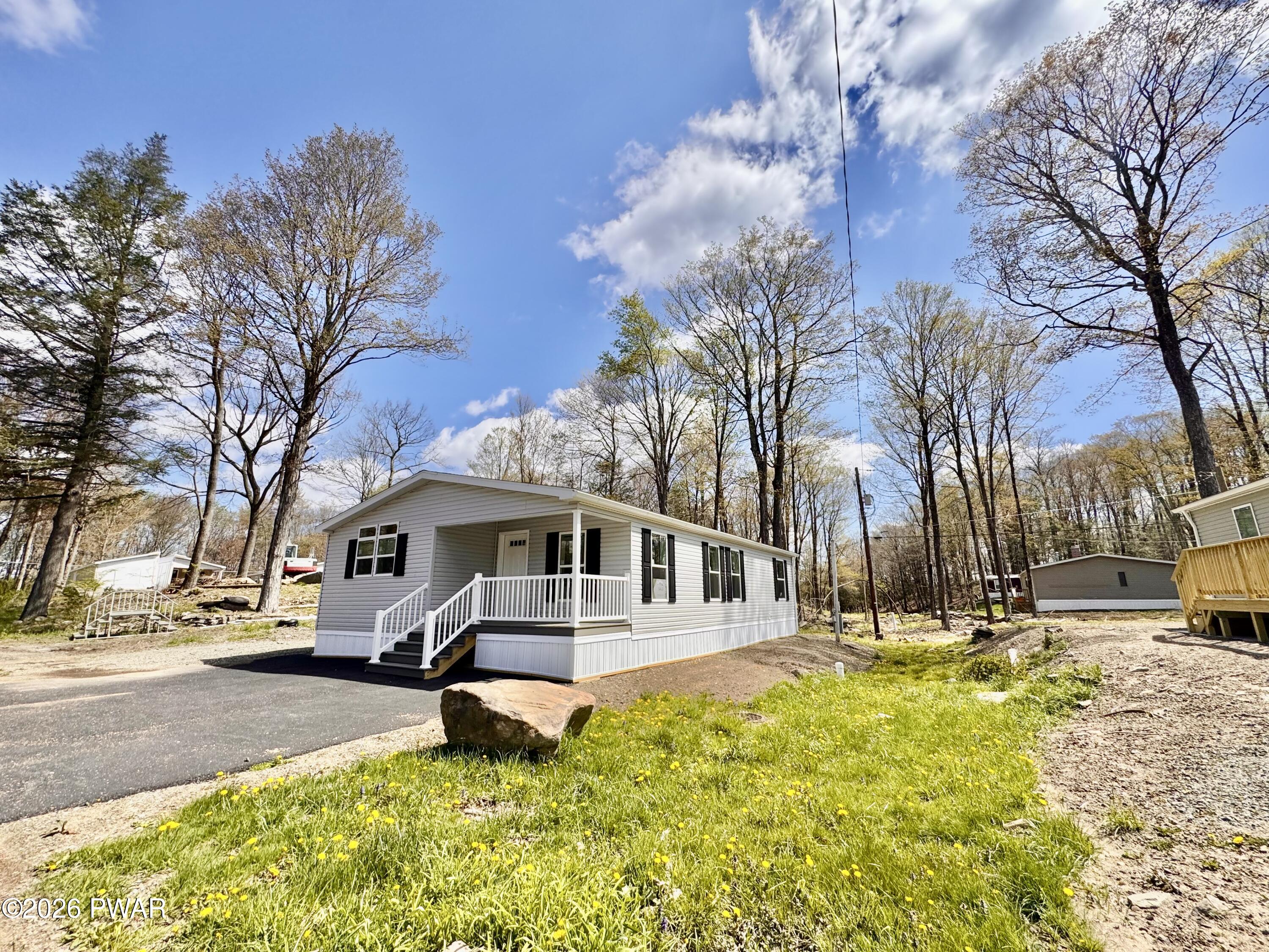 102 Middle Road Greentown, PA 18426 - Photo 5 of 41