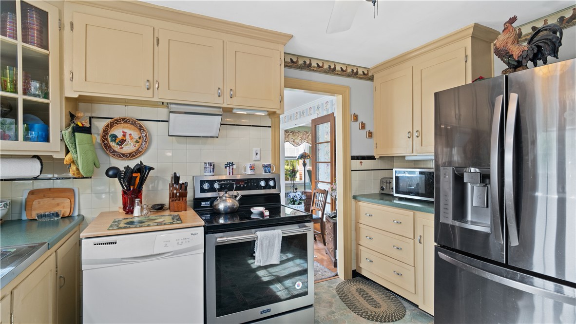 14 Barnes Street Smithfield, RI 02828 - Photo 18 of 44