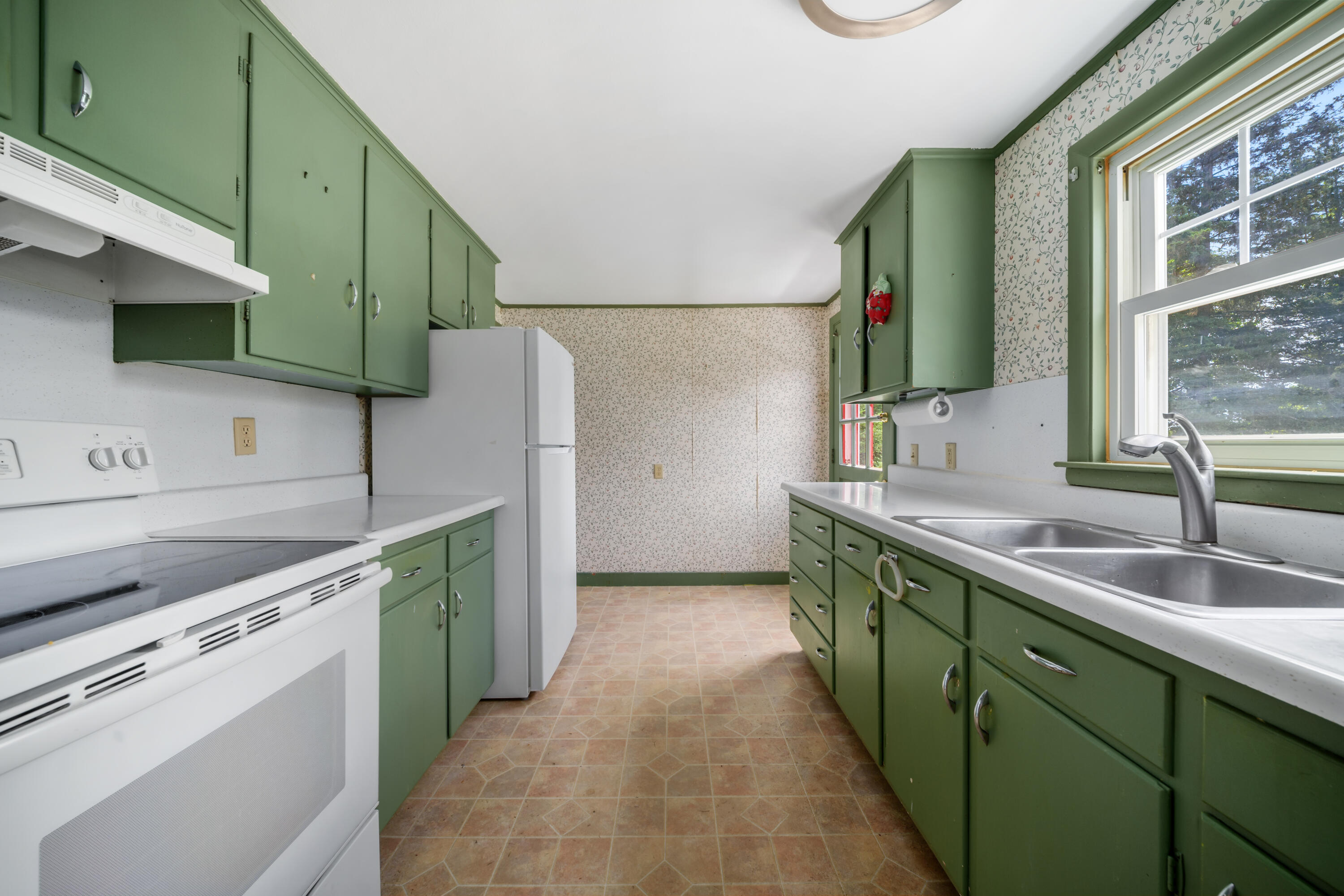 157 Old Road Eliot, ME 03903 - Photo 6 of 46 Charming kitchen
