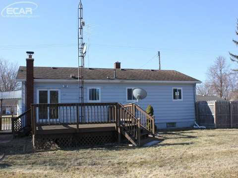 5286 Lennon Road Swartz Creek, MI 48473 - Photo 17 of 22 20435722-16.JPG