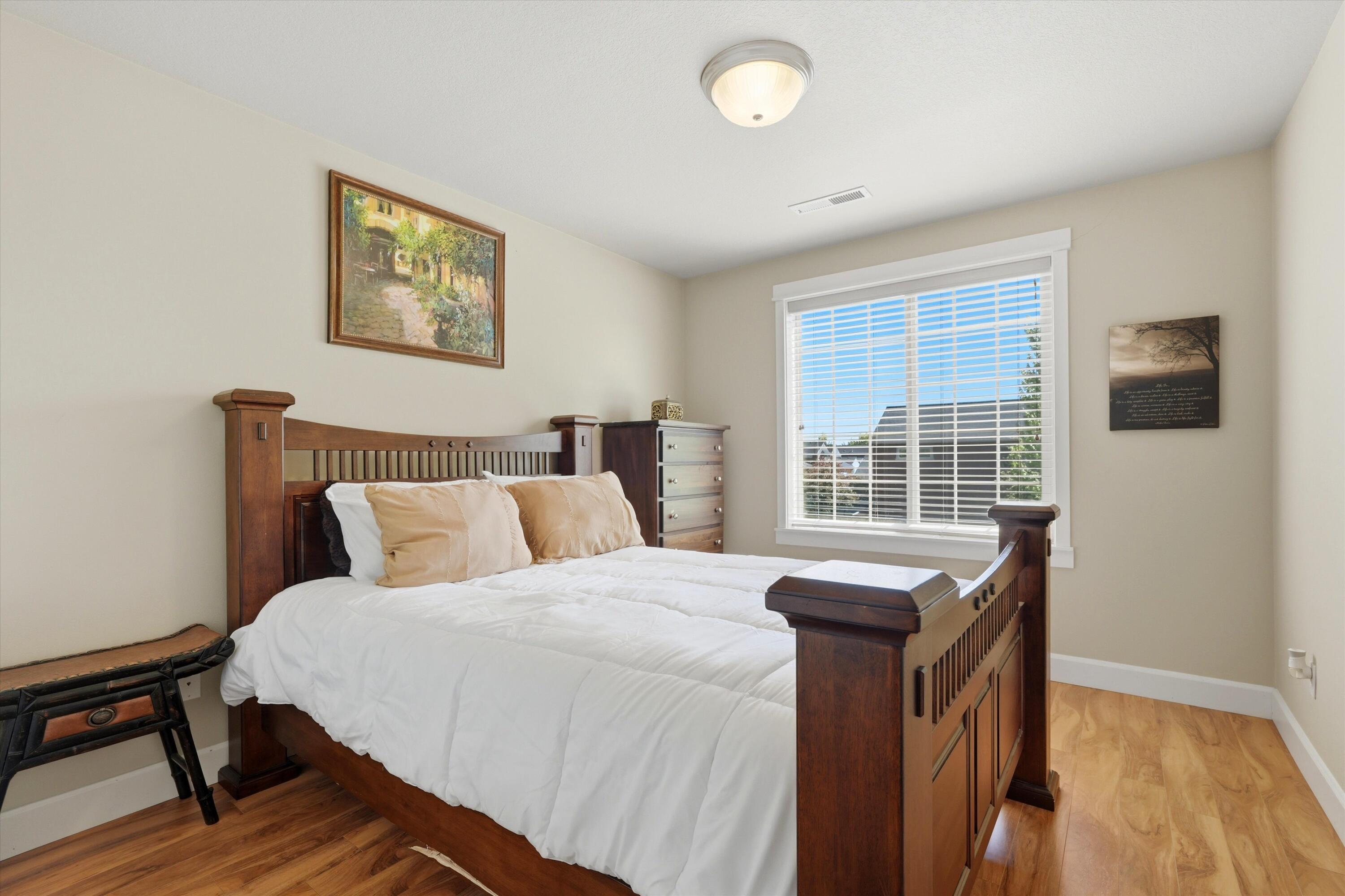 61235 Splendor Lane Bend, OR 97702 - Photo 34 of 52 Secondary Bedroom #1