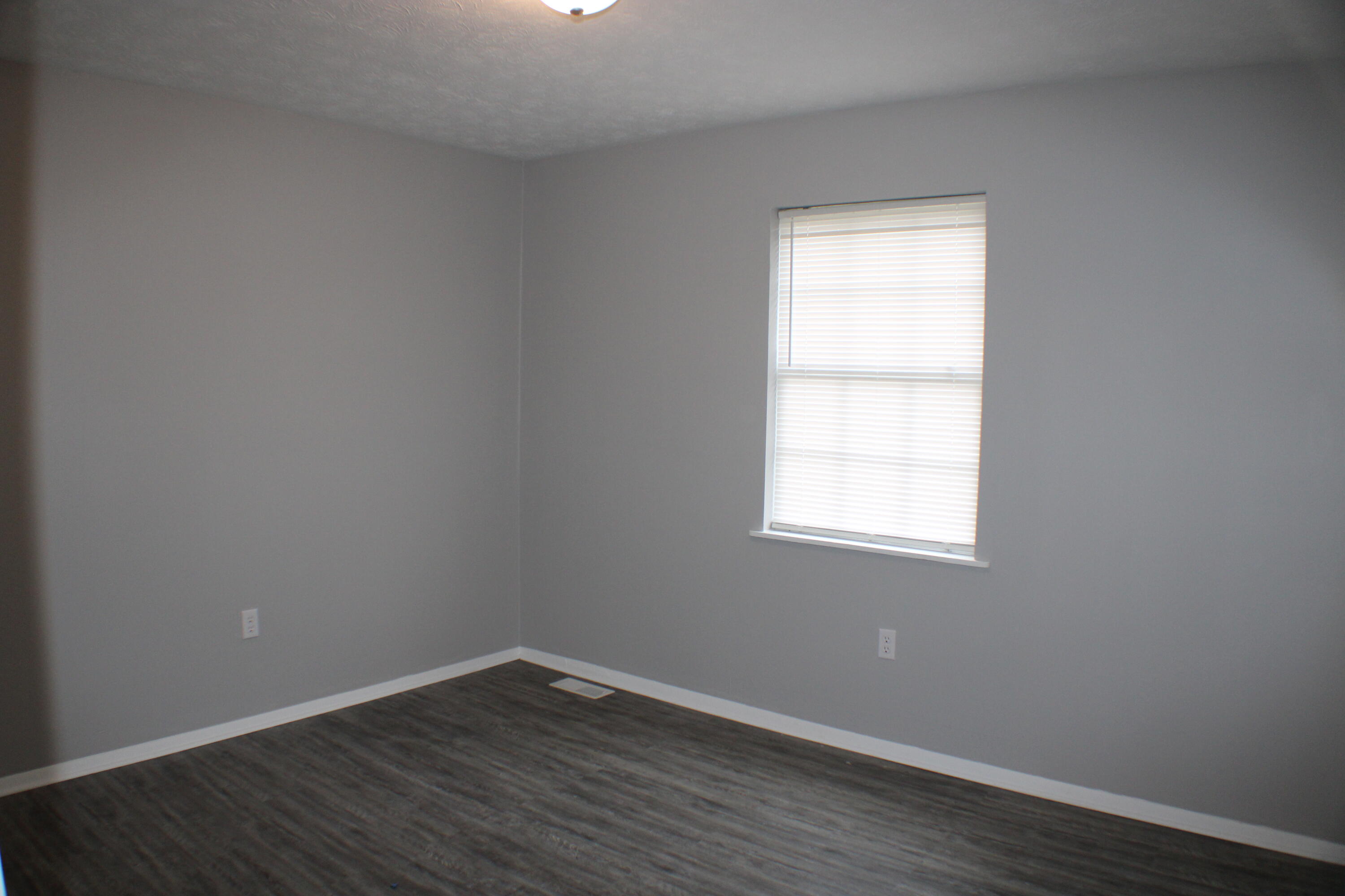 114 East Rochester Avenue Middlesboro, KY 40965 - Photo 3 of 14 IMG_2199