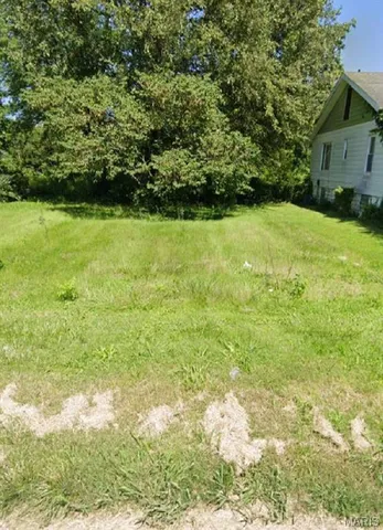 $3,900 | 3325 Bond Avenue, East St. Louis, IL 62207