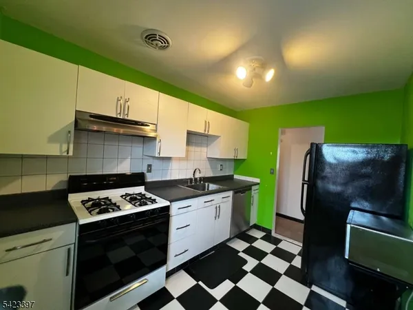 $2,000 | 1130 Valley Road, Unit 2B, Wayne, NJ 07470